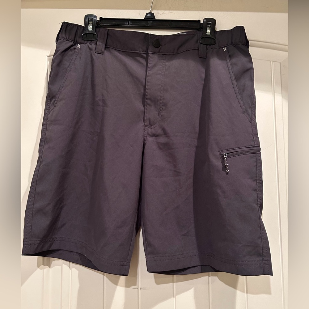 Wrangler® men's outdoor performance utility short 
Smoke color, 32 inch waist